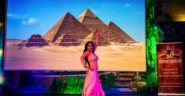 Pokaz Belly Dance na sali klubowej w Villa Cyganeria Skaryszew Radom